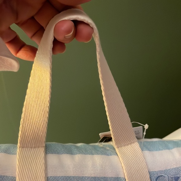 Victoria’s Secret beach blanket nwt - Picture 6 of 6